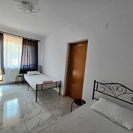 Z Villa Bukares Bagian luar foto