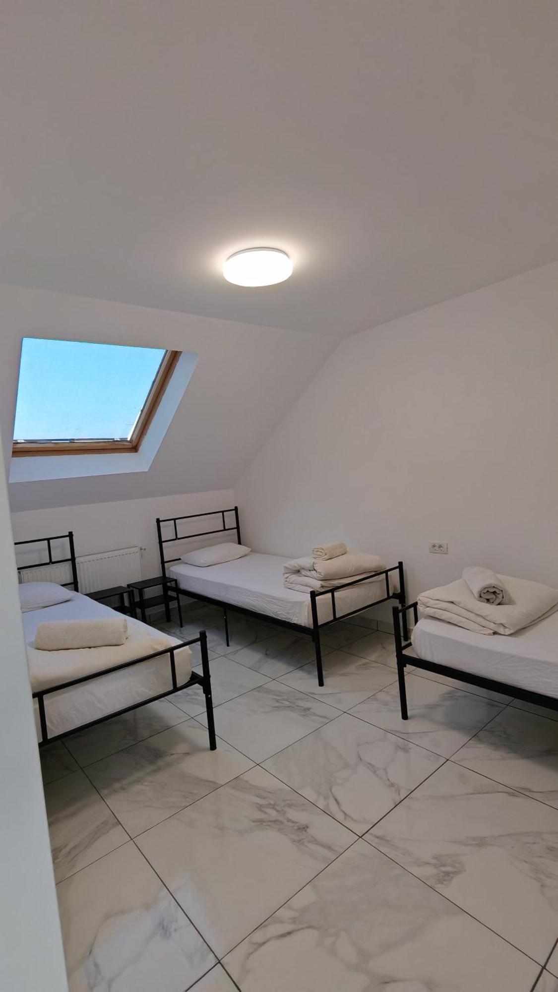 Z Villa Bukares Bagian luar foto
