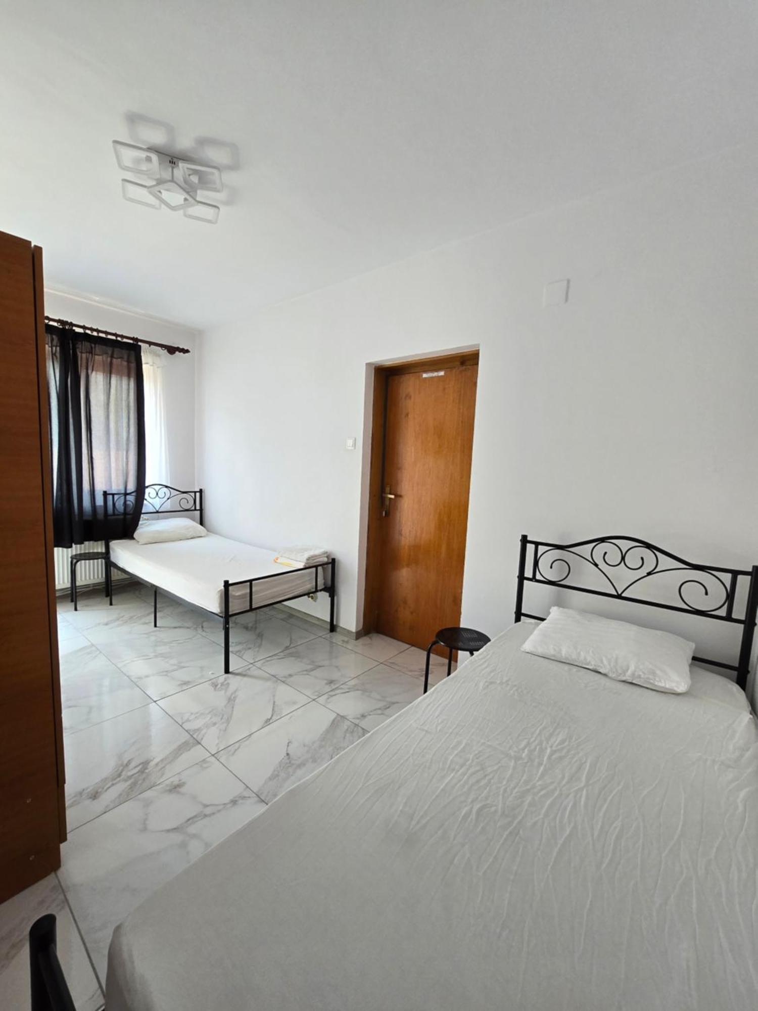 Z Villa Bukares Bagian luar foto