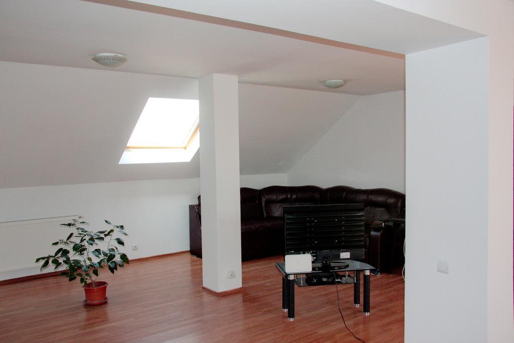 Z Villa Bukares Bagian luar foto